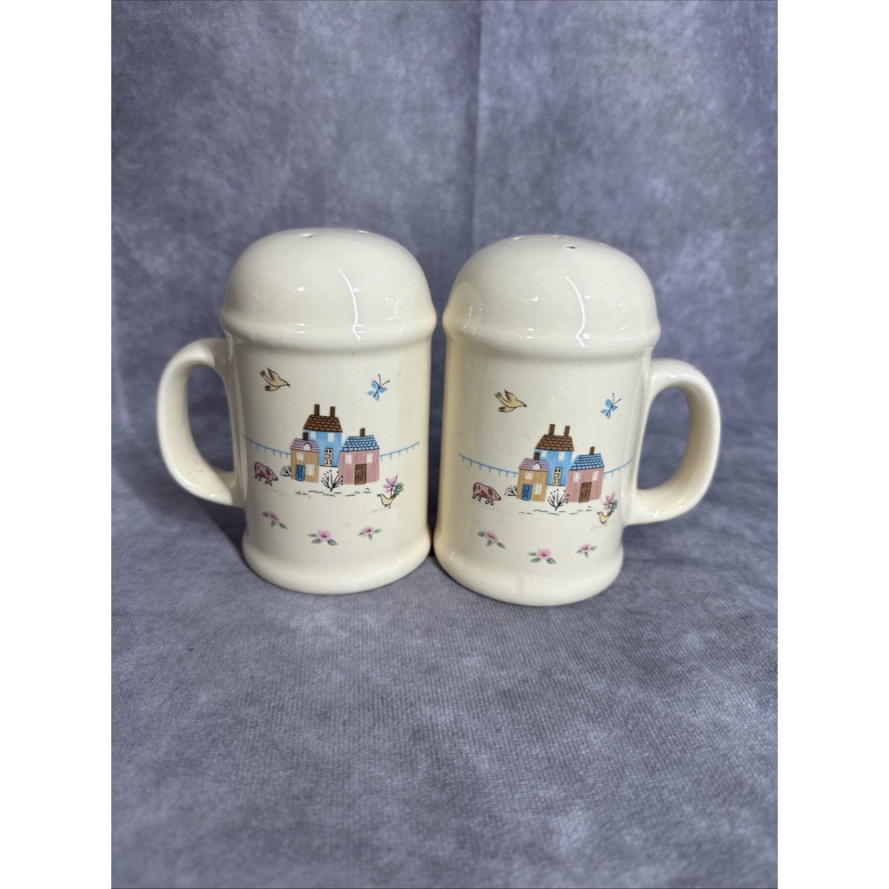 Vintage INTERNATIONAL HEARTLAND 4 1/2" Stovetop Salt and Pepper Shakers